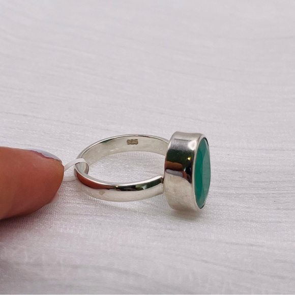Emerald Faceted Oval S925 Ring - Picture 2 of 2